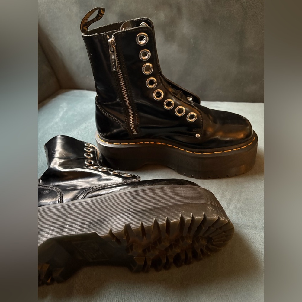 Dr Martens Jadon Max Platform Lace Up Boots Size 7